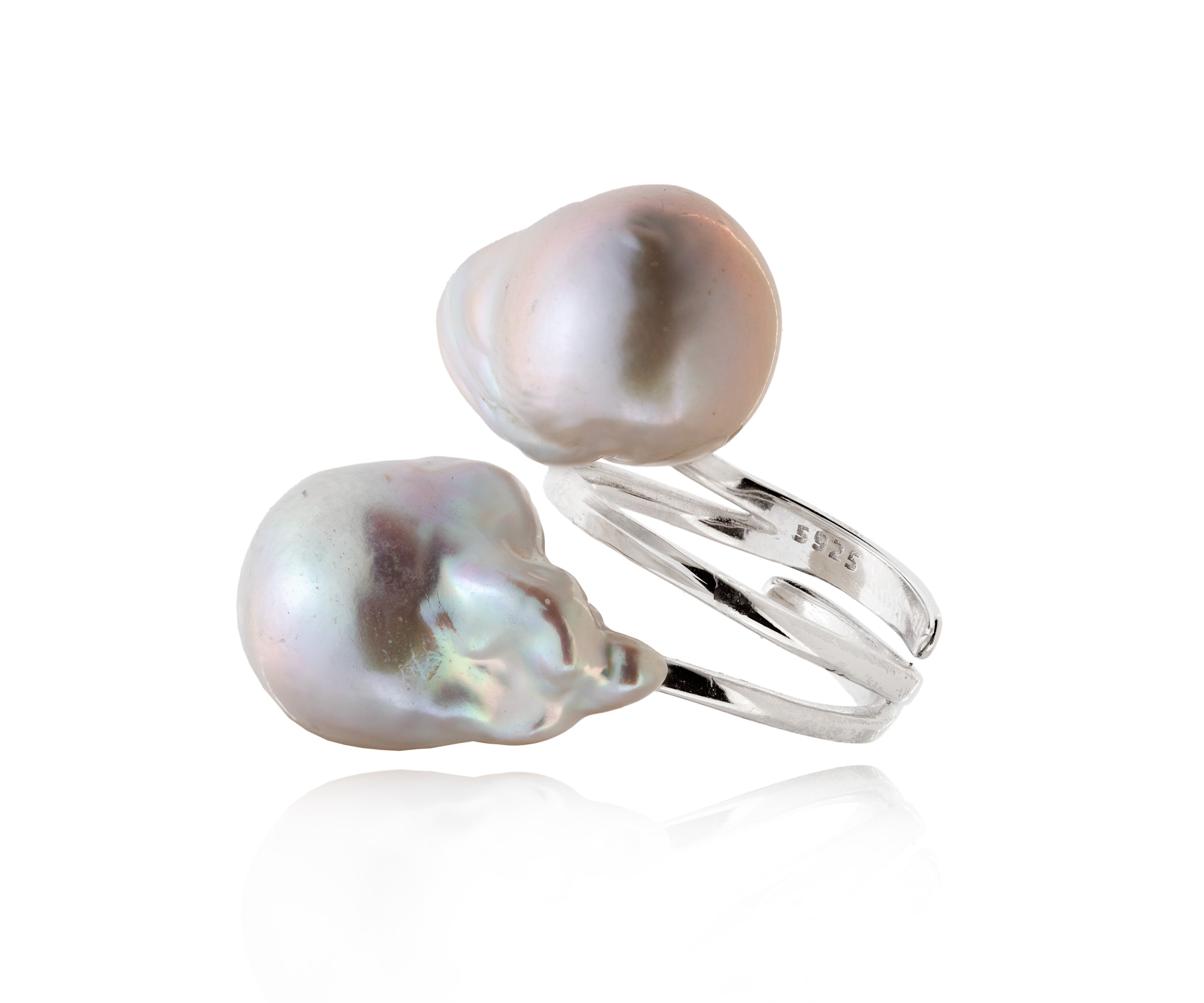 Anillo abierto de perlas barrocas en plata.