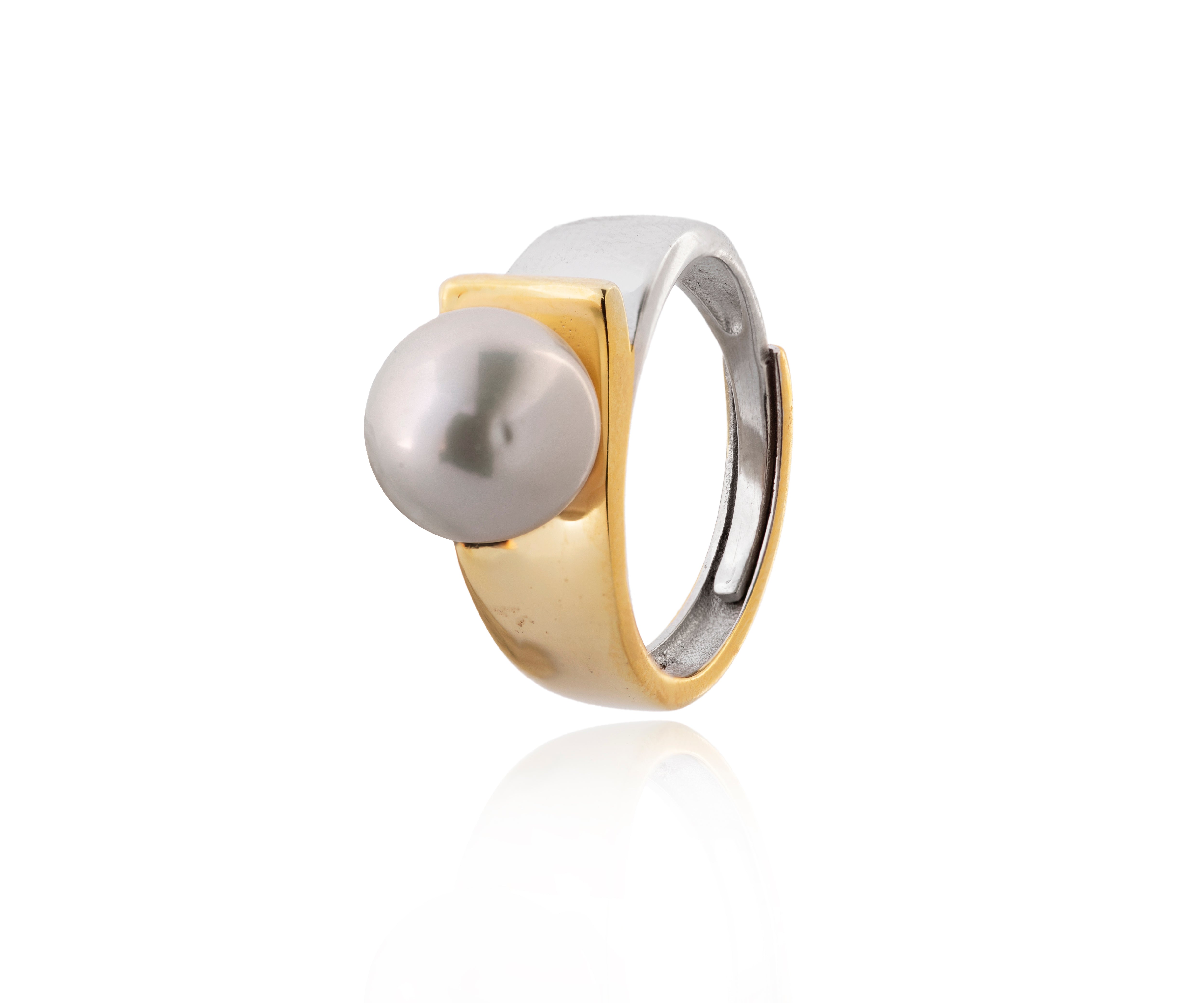 Anillo bicolor geométrico con perla cultivada.