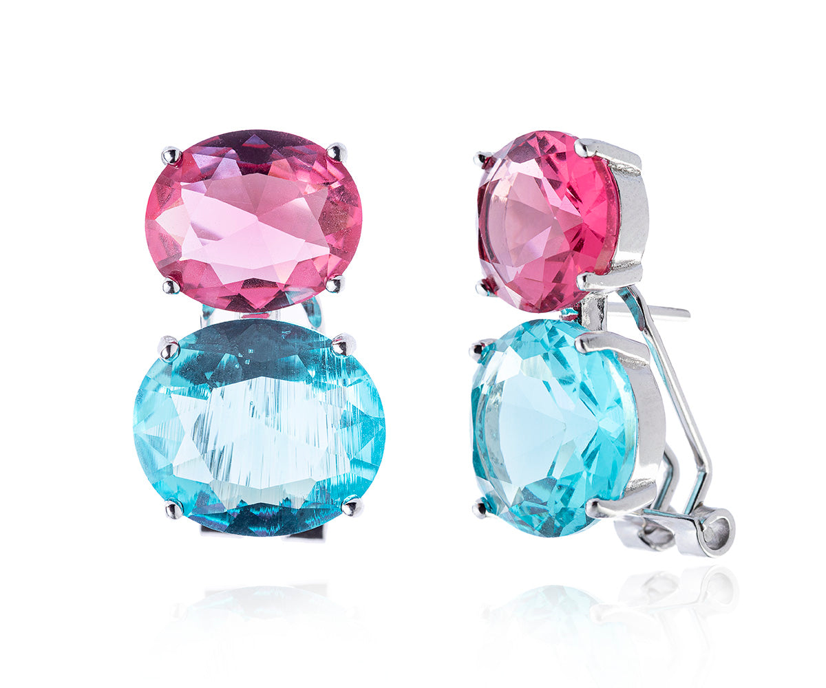Pendiente con circonitas rosa y azul.