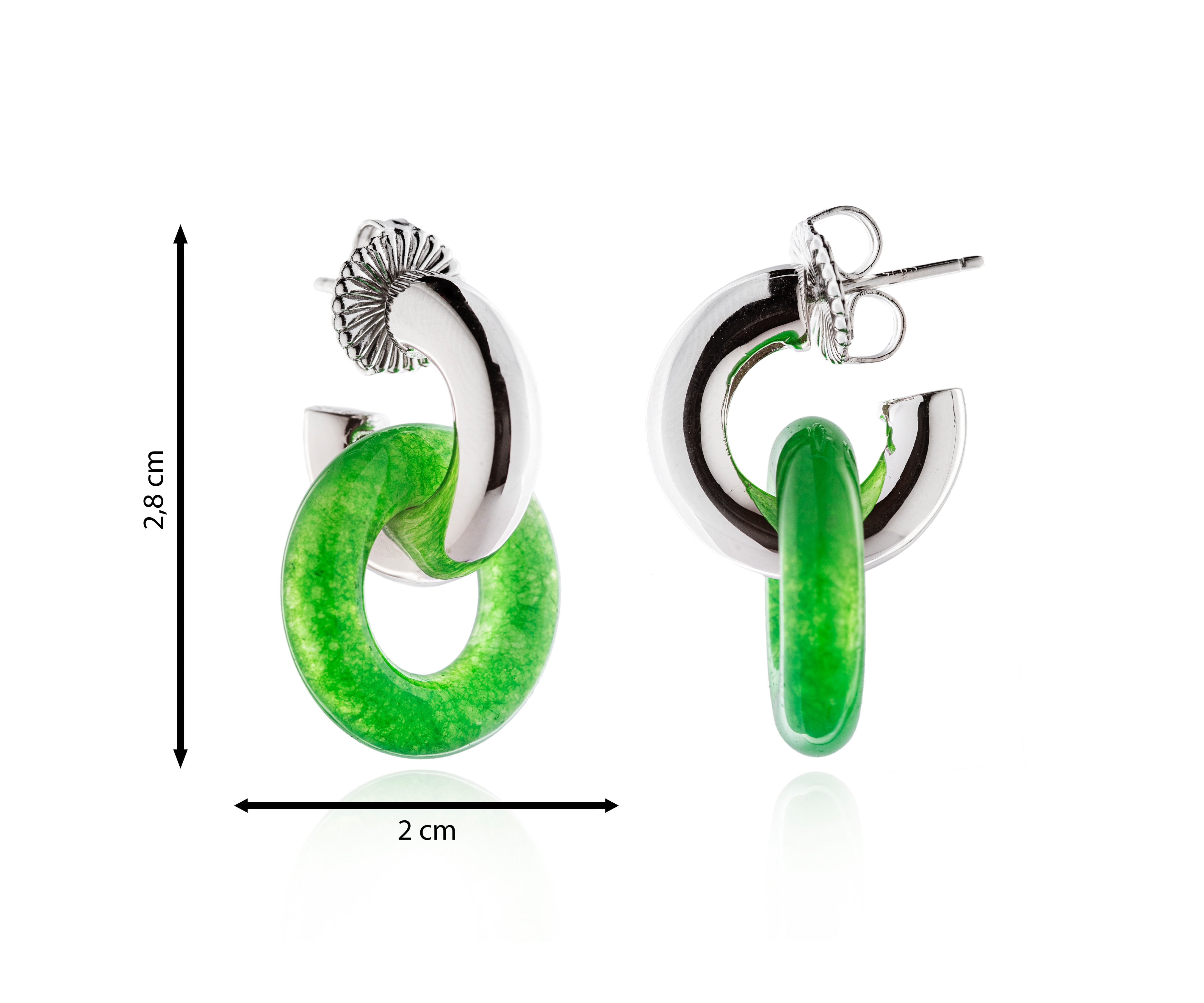 Pendiente de aros enlazados plateados con jade.