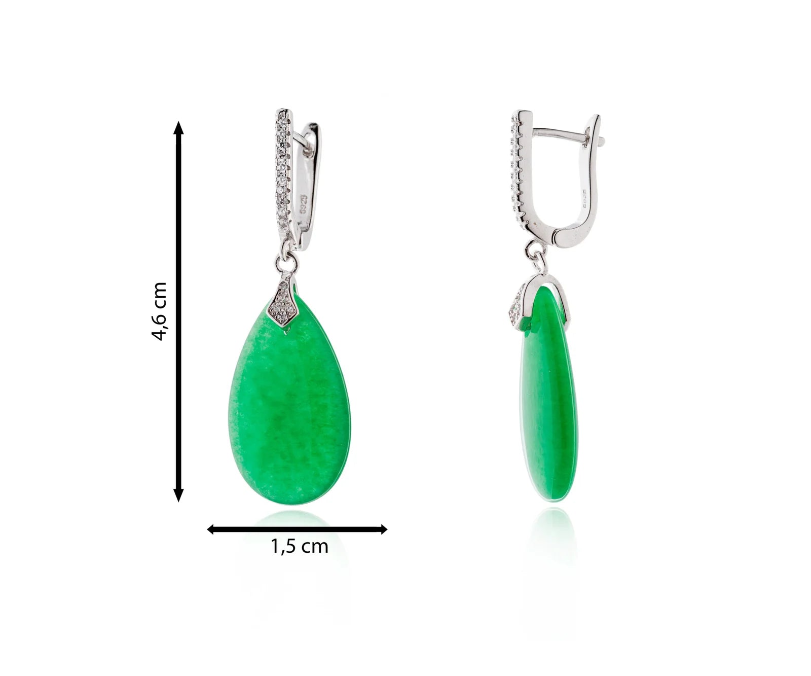 Pendiente de jade en forma de gota sobre aro plateado con circonitas.