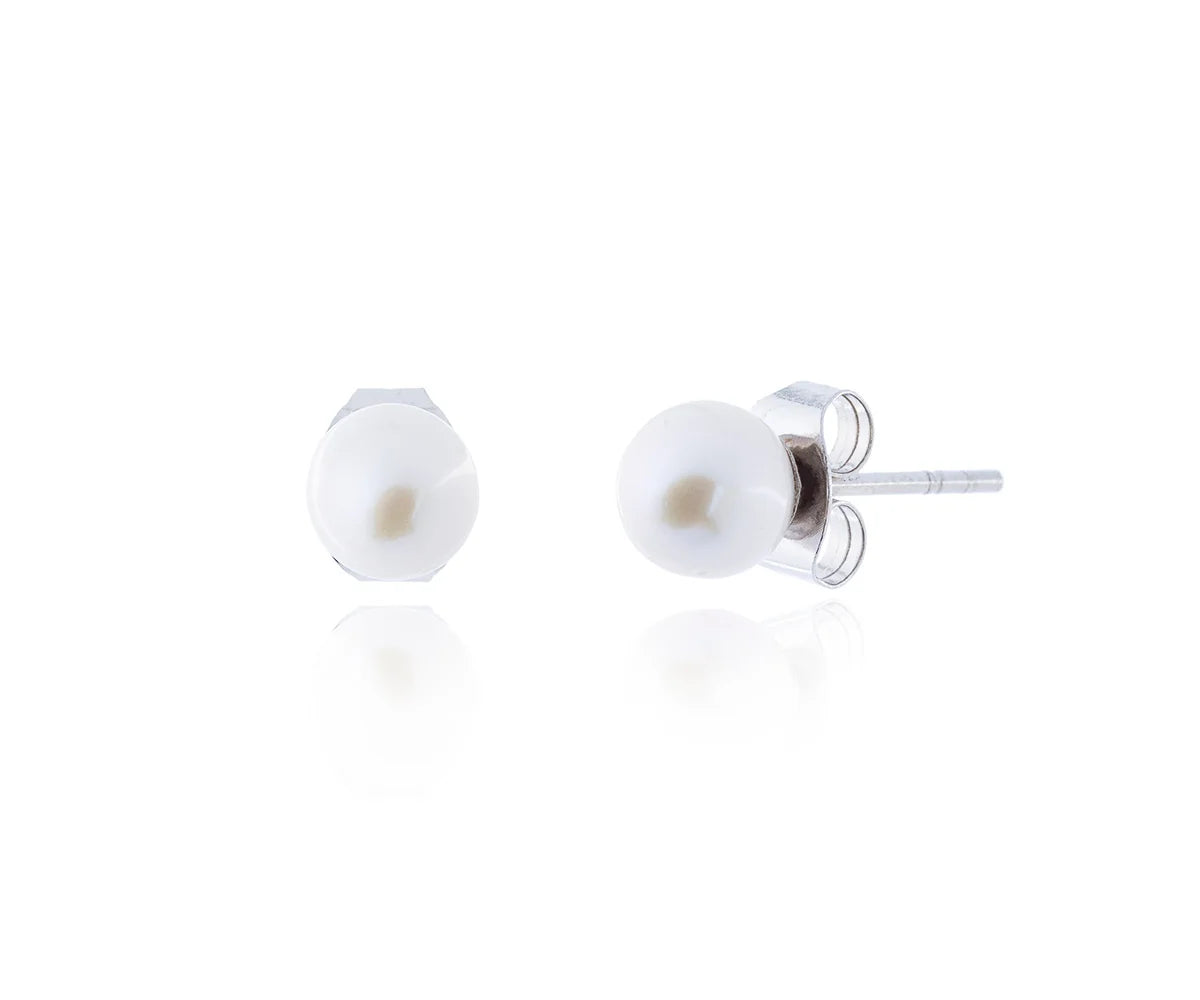 Pendiente de perla cultivada de 6-7 mm en plata.